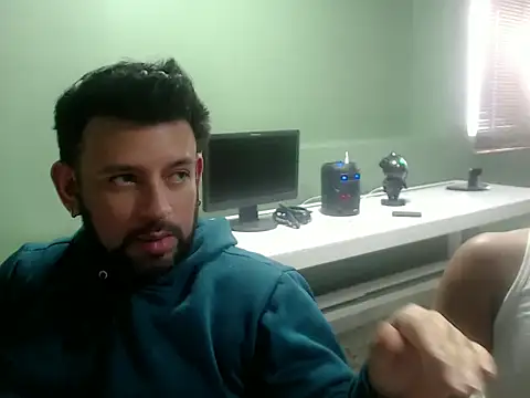 Snapshot of tonyglams chatting on 09.30.25 tonyglams online show from 09.30.25