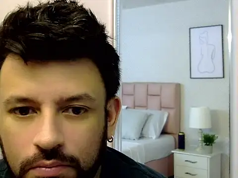 Snapshot of tonyglams chatting on 10.04.25 tonyglams online show from 10.04.25