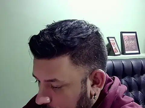 Snapshot of tonyglams chatting on 10.12.25 tonyglams online show from 10.12.25