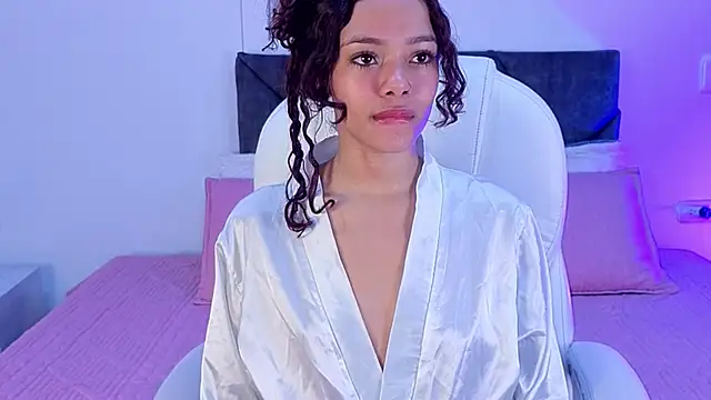 Snapshot of sara_sharma_ chatting on 09.18.25 sara sharma online show from 09.18.25