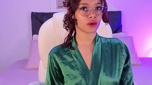Snapshot of sara_sharma_ chatting on 09.23.25 sara sharma online show from 09.23.25
