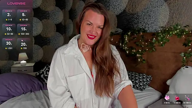 Snapshot of kamilla___moon chatting on 02.25.25 kamilla moon online show from 02.25.25