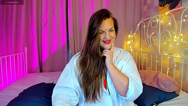 Snapshot of kamilla___moon chatting on 02.26.25 kamilla moon online show from 02.26.25