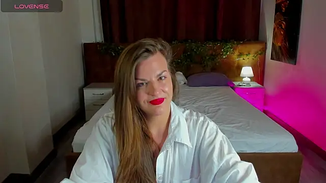 Snapshot of kamilla___moon chatting on 03.05.25 kamilla moon online show from 03.05.25