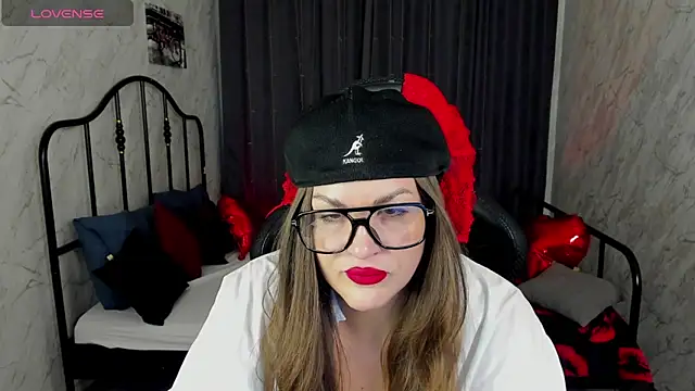 Snapshot of kamilla___moon chatting on 03.10.25 kamilla moon online show from 03.10.25