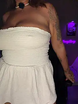 Snapshot of bossyroxy84 chatting on 12.04.25 bossyroxy84 online show from 12.04.25