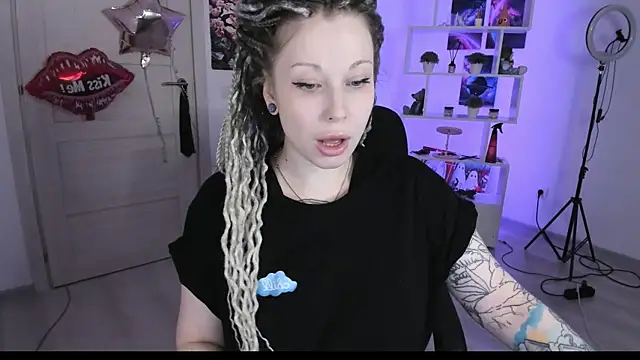 HoneySallyMoore online show from 10.04.25