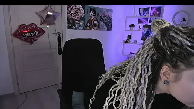 HoneySallyMoore online show from 10.18.25