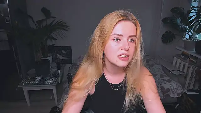 Snapshot of Alexa_Pirs chatting on 09.13.25 Alexa Pirs online show from 09.13.25