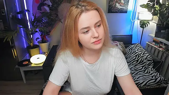 Snapshot of Alexa_Pirs chatting on 12.04.25 Alexa Pirs online show from 12.04.25