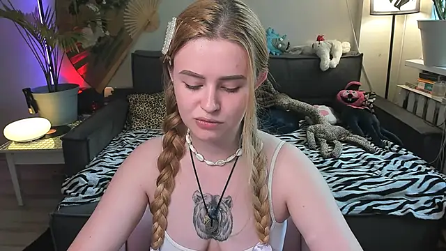 Alexa Pirs online show from 06.14.26