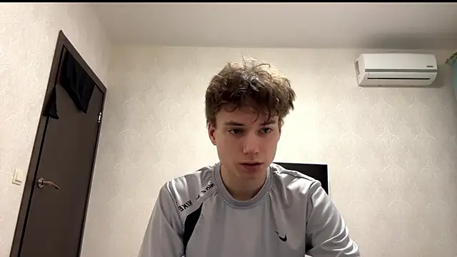 Snapshot of aronrodrigos chatting on 02.12.25 aronrodrigos online show from 02.12.25
