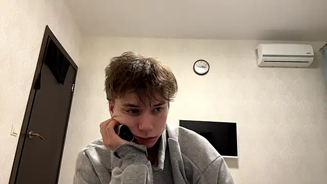 Snapshot of aronrodrigos chatting on 02.15.25 aronrodrigos online show from 02.15.25