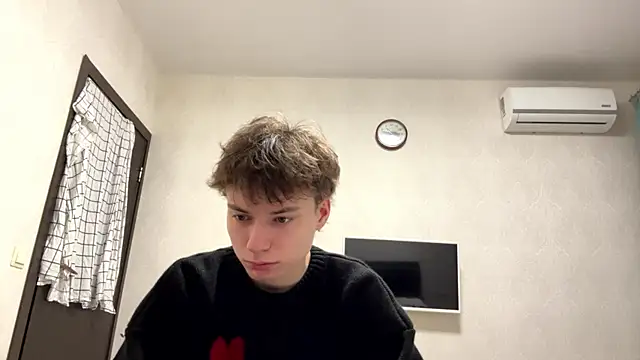 Snapshot of aronrodrigos chatting on 02.15.25 aronrodrigos online show from 02.15.25