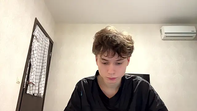 Snapshot of aronrodrigos chatting on 02.18.25 aronrodrigos online show from 02.18.25