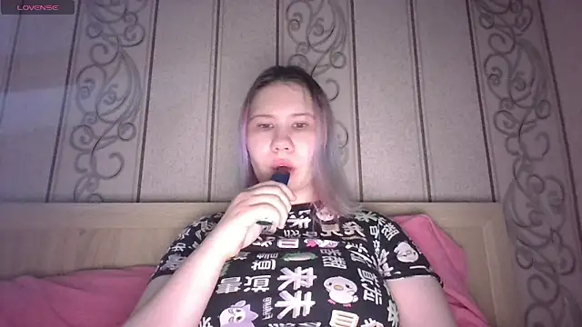 Snapshot of Little_kitsune1707 chatting on 09.29.25 Little kitsune1707 online show from 09.29.25