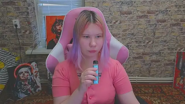 Little kitsune1707 online show from 12.20.25