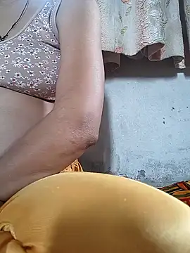 Snapshot of lovely----bhabhi chatting on 03.16.26 lovely----bhabhi online show from 03.16.26