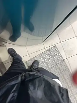 Snapshot of YARASERO-kun chatting on 02.12.25 YARASERO-kun online show from 02.12.25