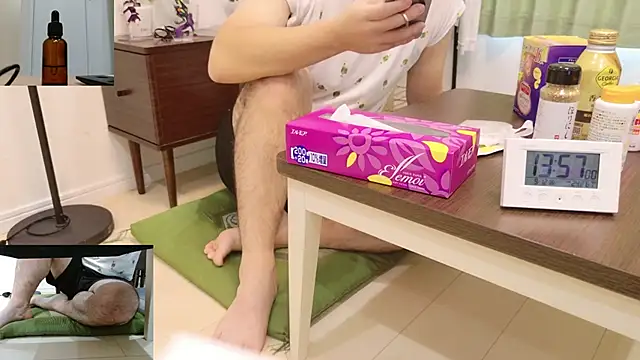 Snapshot of YARASERO-kun chatting on 09.12.25 YARASERO-kun online show from 09.12.25