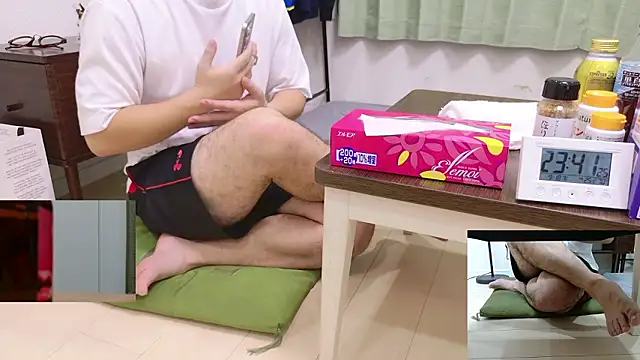 Snapshot of YARASERO-kun chatting on 09.18.25 YARASERO-kun online show from 09.18.25