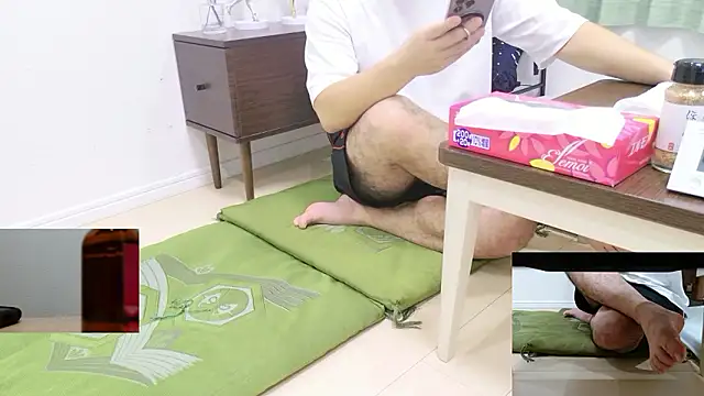 Snapshot of YARASERO-kun chatting on 09.26.25 YARASERO-kun online show from 09.26.25