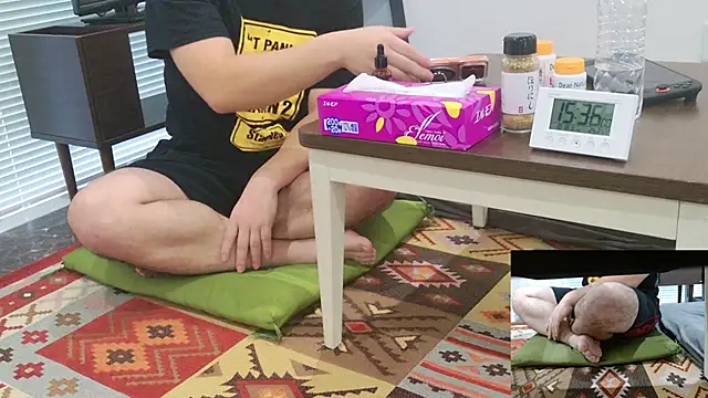 Snapshot of YARASERO-kun chatting on 10.18.25 YARASERO-kun online show from 10.18.25