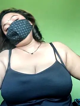 Snapshot of rani130 chatting on 10.28.25 rani130 online show from 10.28.25