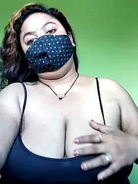 Snapshot of rani130 chatting on 10.30.25 rani130 online show from 10.30.25