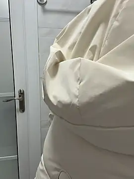 Snapshot of jinj-a chatting on 02.13.25 jinj-a online show from 02.13.25