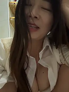 Snapshot of jinj-a chatting on 03.03.25 jinj-a online show from 03.03.25