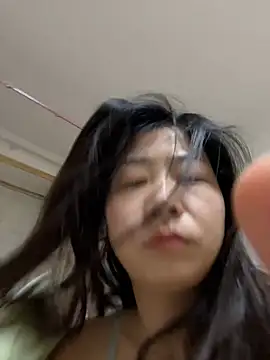 Snapshot of jinj-a chatting on 03.04.25 jinj-a online show from 03.04.25