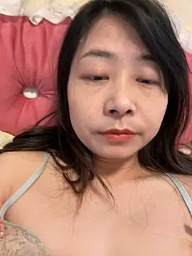 Snapshot of jinj-a chatting on 03.04.25 jinj-a online show from 03.04.25