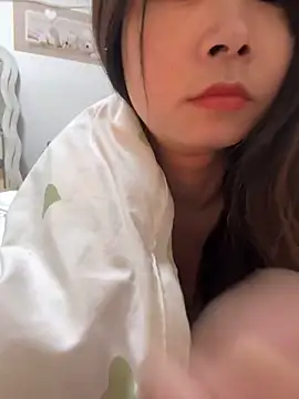 Snapshot of jinj-a chatting on 03.04.25 jinj-a online show from 03.04.25