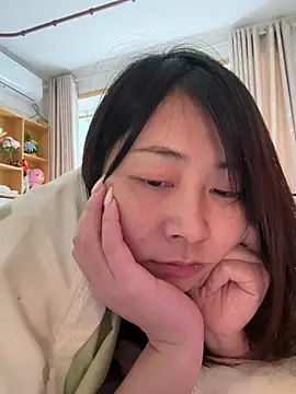 Snapshot of jinj-a chatting on 03.15.25 jinj-a online show from 03.15.25