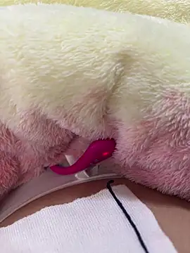 Snapshot of jinj-a chatting on 03.18.25 jinj-a online show from 03.18.25