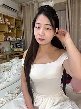 Snapshot of jinj-a chatting on 03.21.25 jinj-a online show from 03.21.25