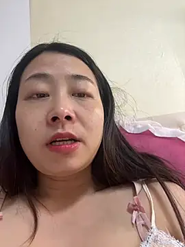 Snapshot of jinj-a chatting on 03.22.25 jinj-a online show from 03.22.25