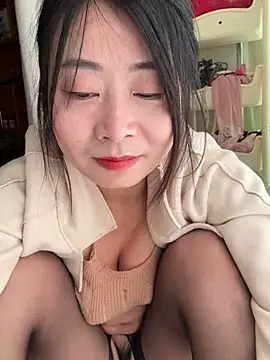 Snapshot of jinj-a chatting on 03.22.25 jinj-a online show from 03.22.25