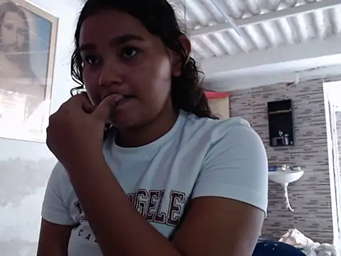 Snapshot of chelo_hot23 chatting on 02.26.25 chelo hot23 online show from 02.26.25