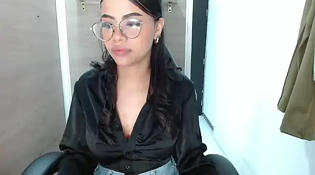 Snapshot of Sussan_love01 chatting on 02.18.25 Sussan love01 online show from 02.18.25