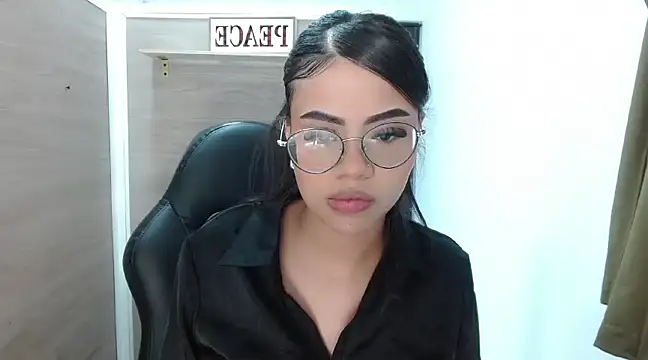 Snapshot of Sussan_love01 chatting on 02.18.25 Sussan love01 online show from 02.18.25