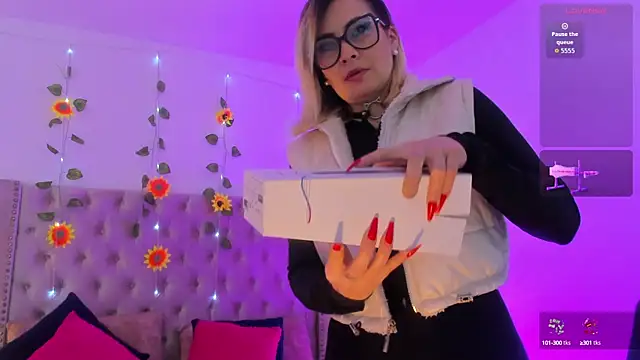 Snapshot of CandieGilson__ chatting on 10.08.25 CandieGilson   online show from 10.08.25