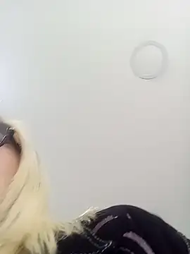 Snapshot of CandieGilson__ chatting on 10.10.25 CandieGilson   online show from 10.10.25