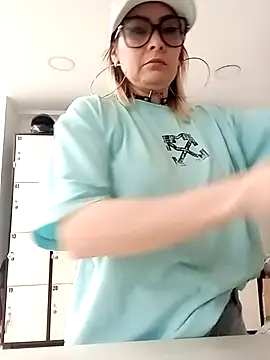 Snapshot of CandieGilson__ chatting on 10.13.25 CandieGilson   online show from 10.13.25