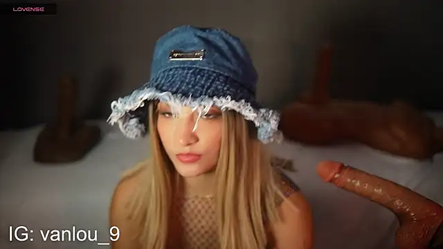 Vaniluu 9 online show from 11.19.25