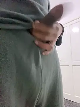 Snapshot of Fuckboy2535 chatting on 02.17.25 Fuckboy2535 online show from 02.17.25