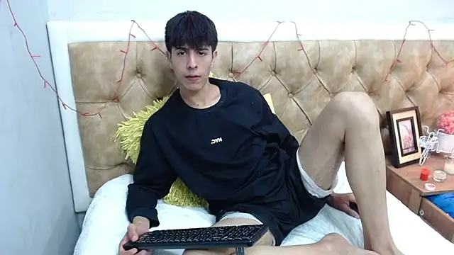 Estiv18  online show from 03.15.25