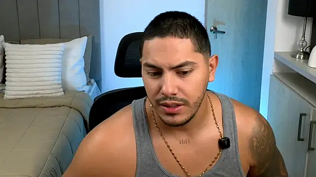 Snapshot of owen-pierces chatting on 06.08.26 owen-pierces online show from 06.08.26