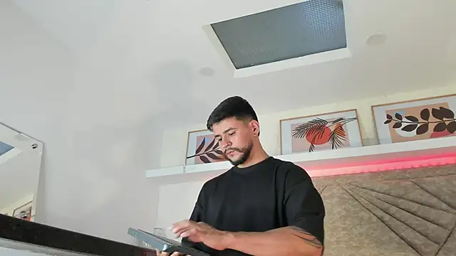 DickGriffith  online show from 02.18.25